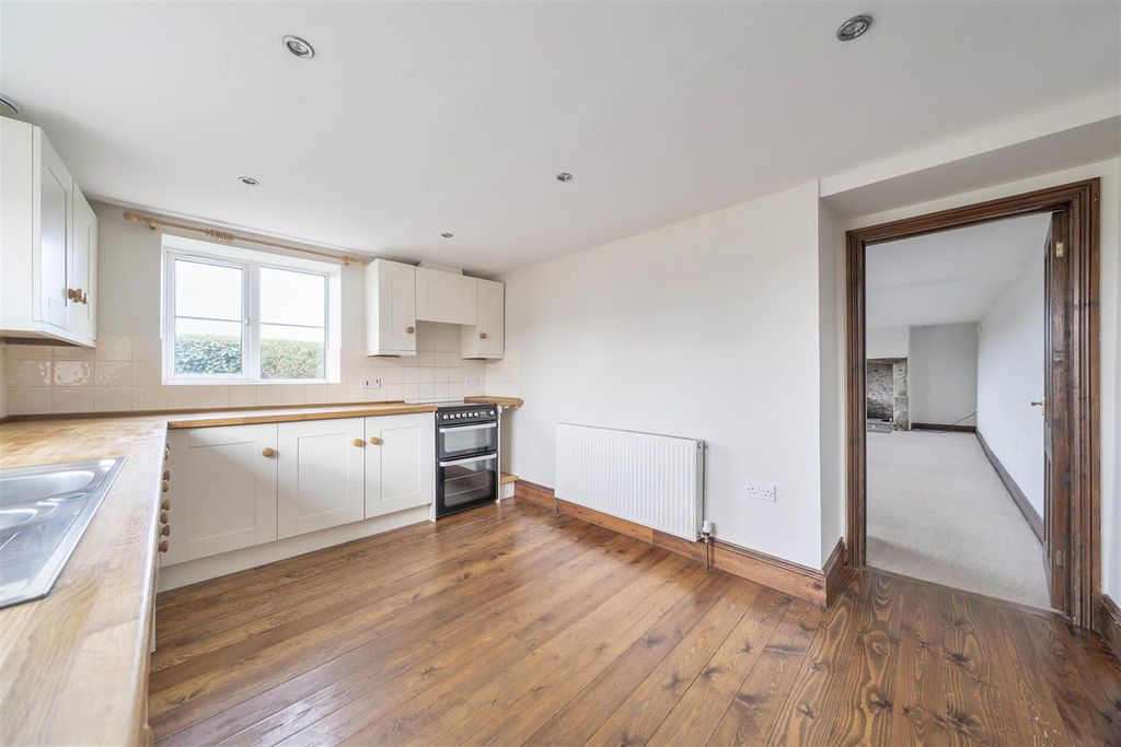 Property photo 3 of 20 Kitchen