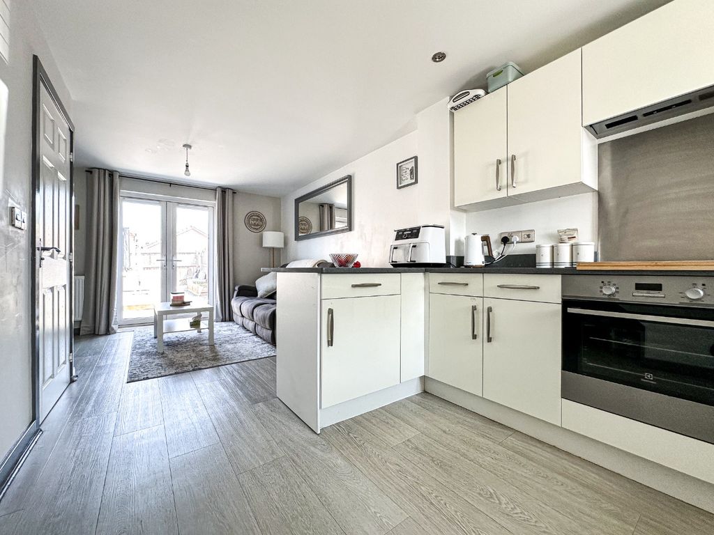 Property photo 2 of 20 4410285