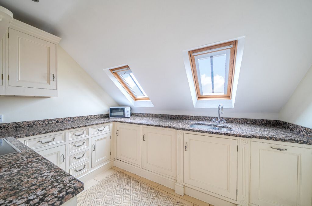 Property photo 2 of 10 1424895-9-69B2Ae3...