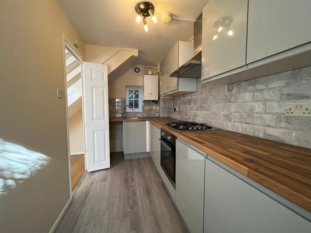 Property photo 2 of 5 Kitchen