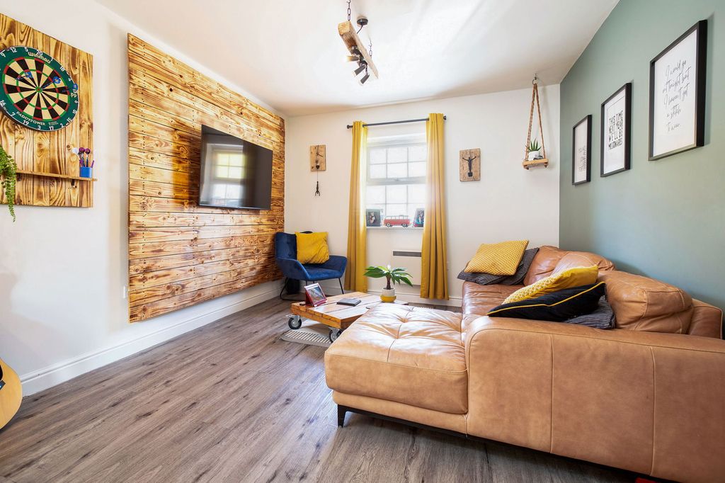 Property photo 3 of 8