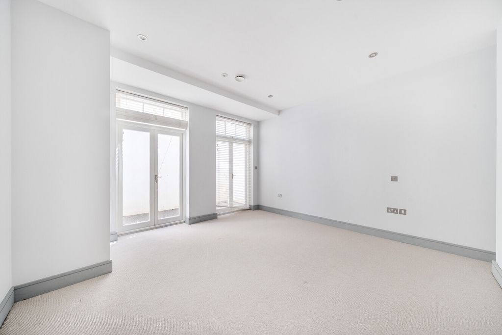 Property photo 3 of 11 1462803-3-6A05Af0...