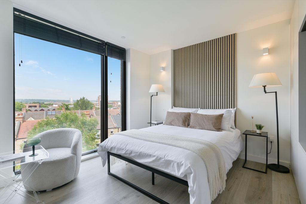 Property photo 1 of 14 Photo 3