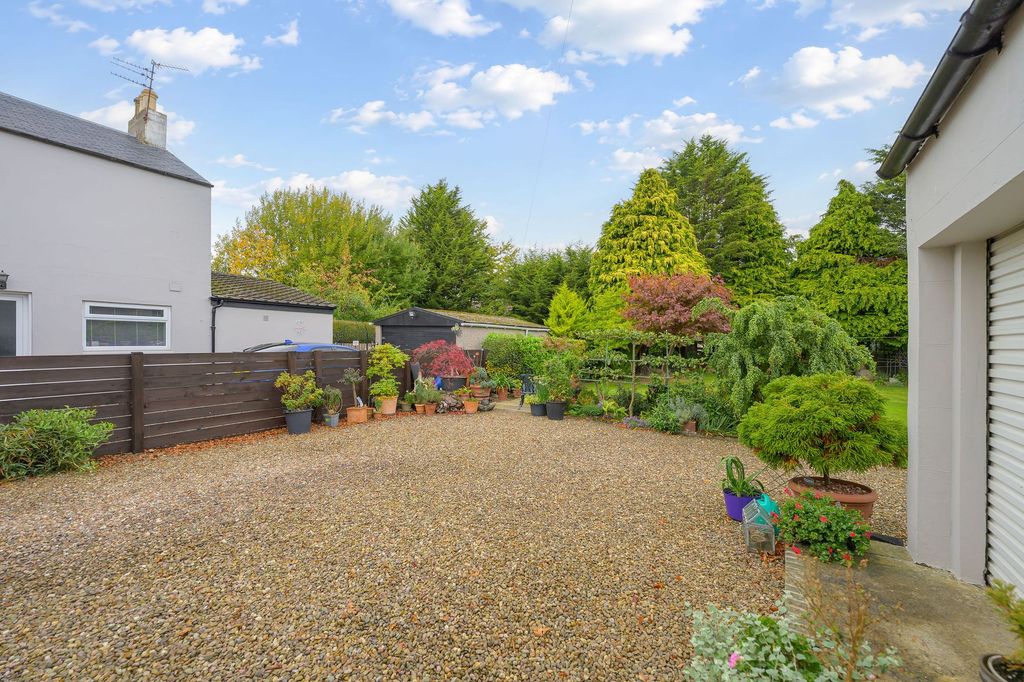Property photo 2 of 33