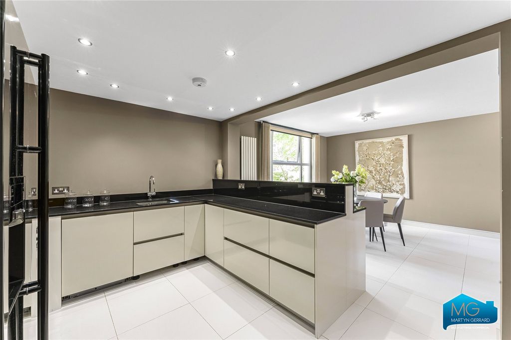 Property photo 2 of 22 Picture No. 15