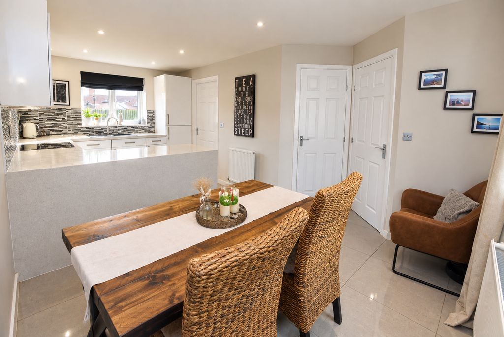 Property photo 3 of 25 9