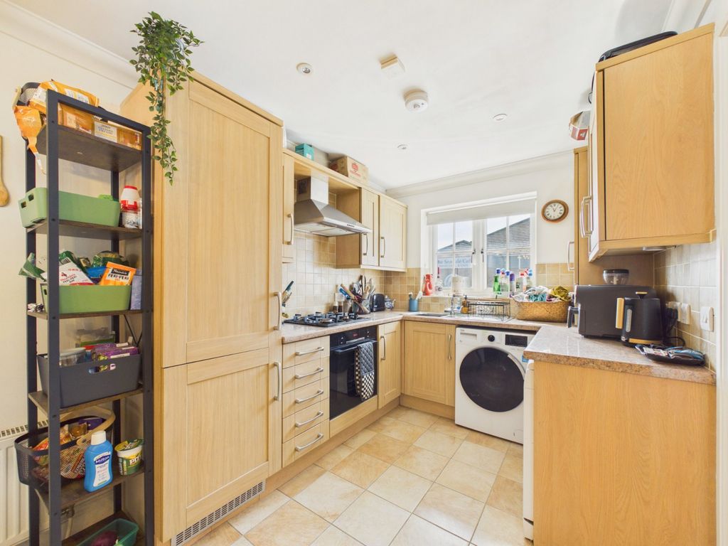 Property photo 3 of 19 Kitchen