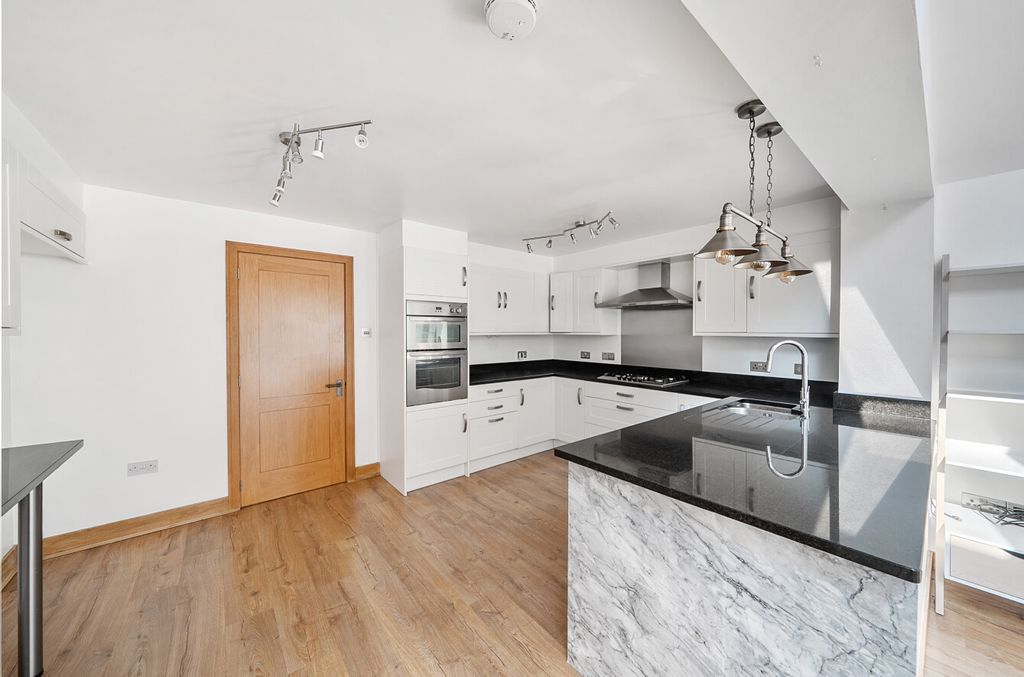 Property photo 3 of 12 1331935-29-6883d0...
