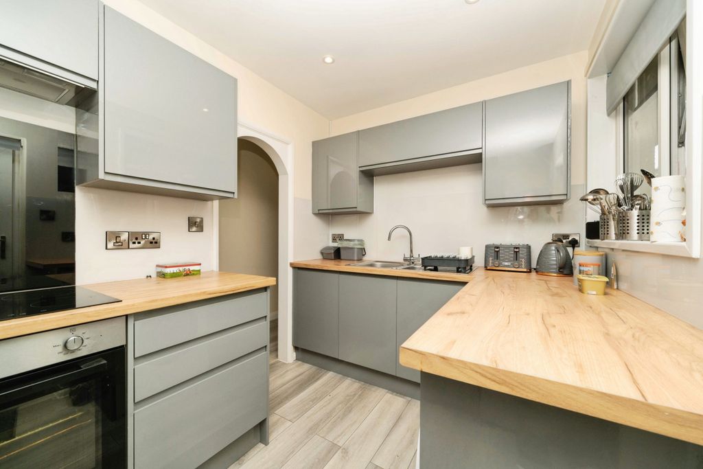 Property photo 2 of 19 Kitchen