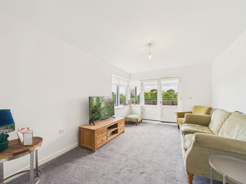 Property photo 3 of 10 Lounge