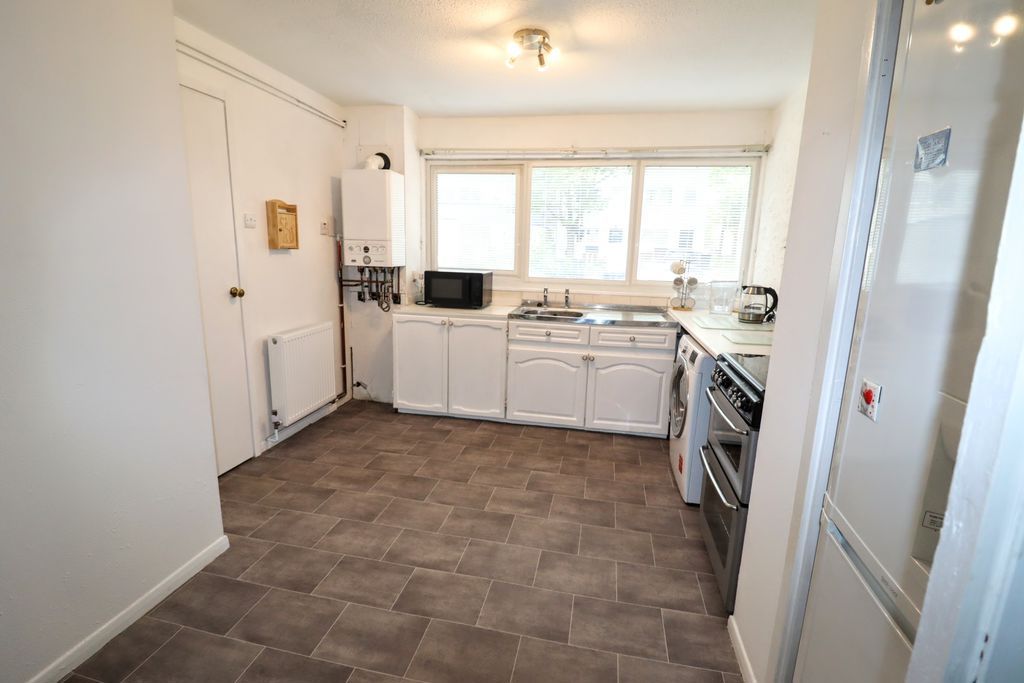 Property photo 3 of 12 Kitchen