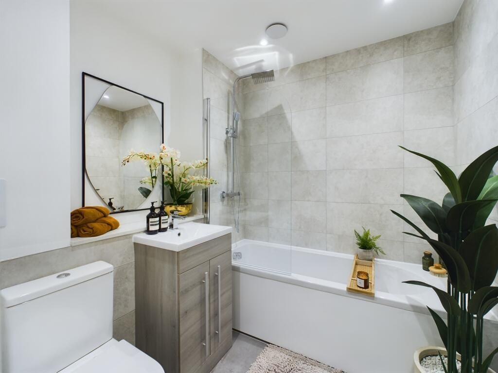 Property photo 2 of 11 Bathroom.Jpeg