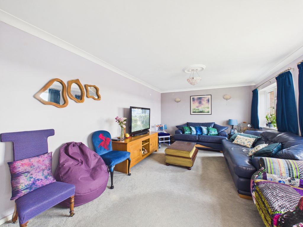 Property photo 3 of 18 Cam02536G0-Pr0077-Still003