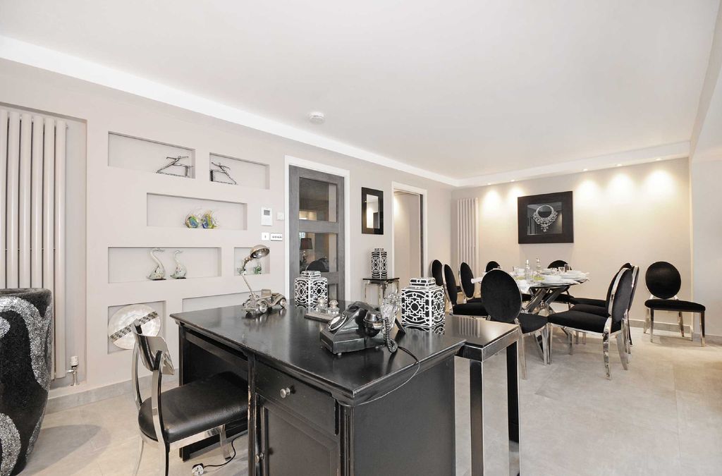 Property photo 2 of 16 Photo