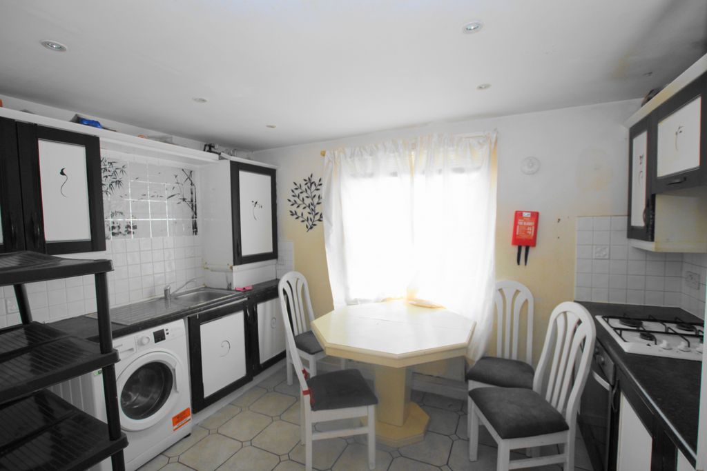 Property photo 3 of 6 Gallery
