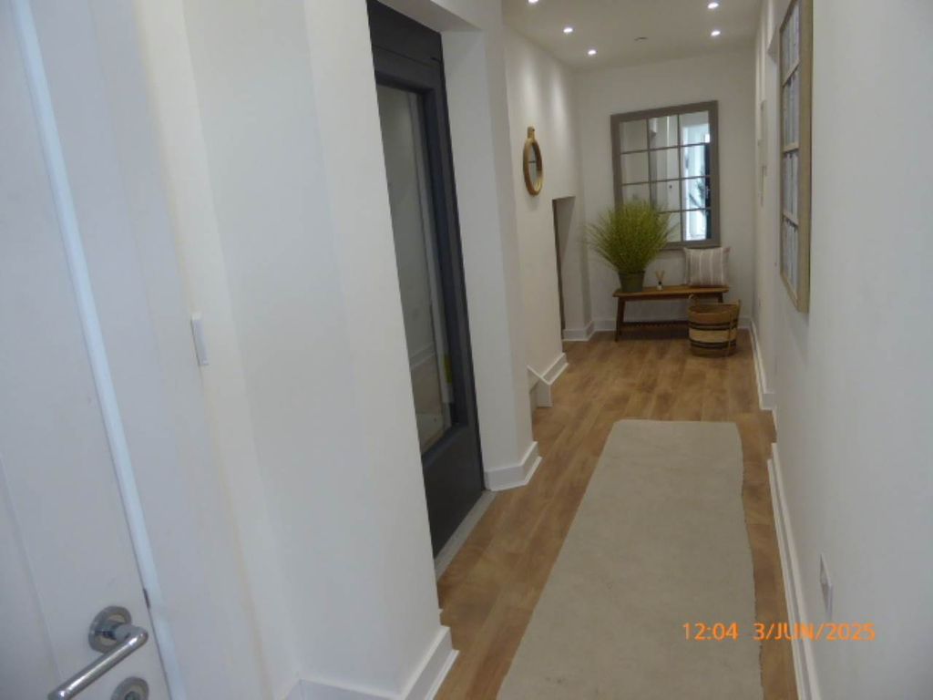 Property photo 3 of 14 Hallway