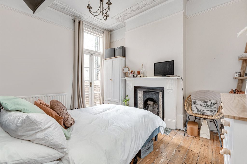Property photo 1 of 8