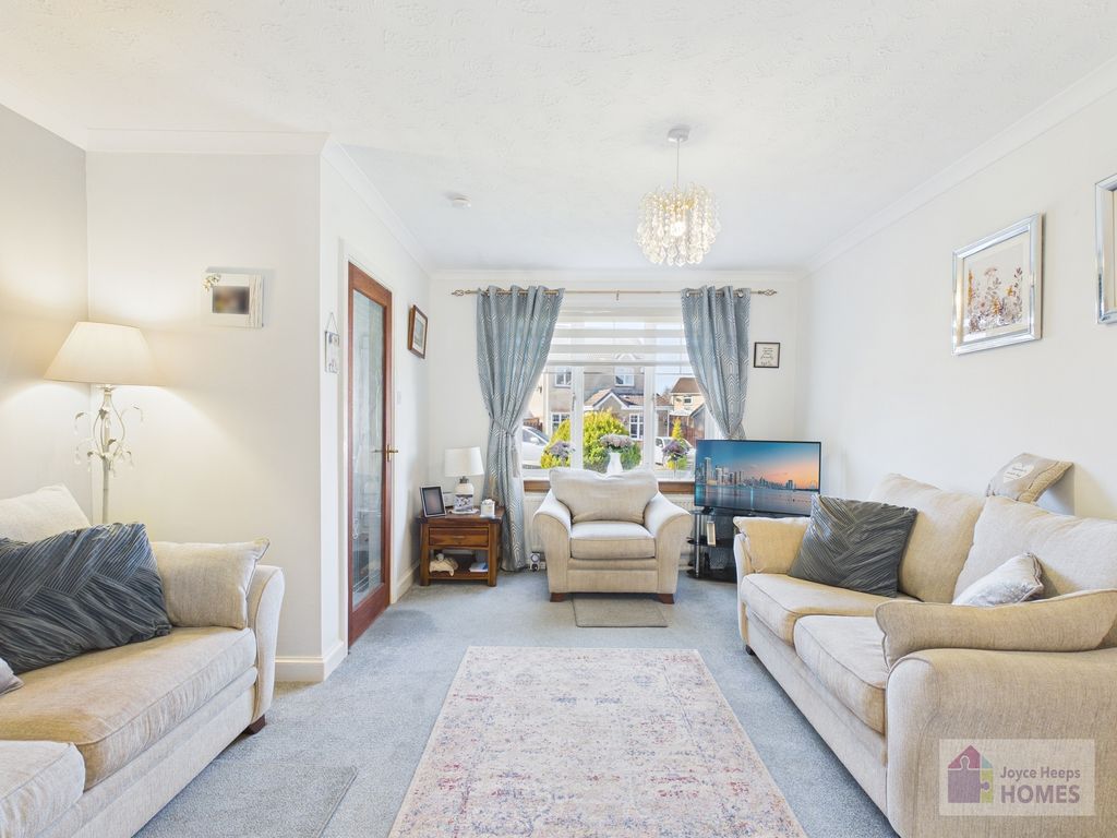 Property photo 2 of 27