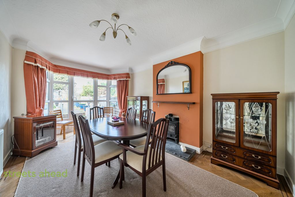 Property photo 3 of 16 96F94Fec-Bc5E-460...