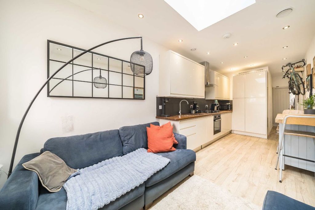 Property photo 2 of 5