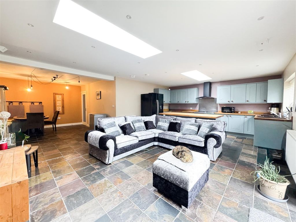 Property photo 2 of 24