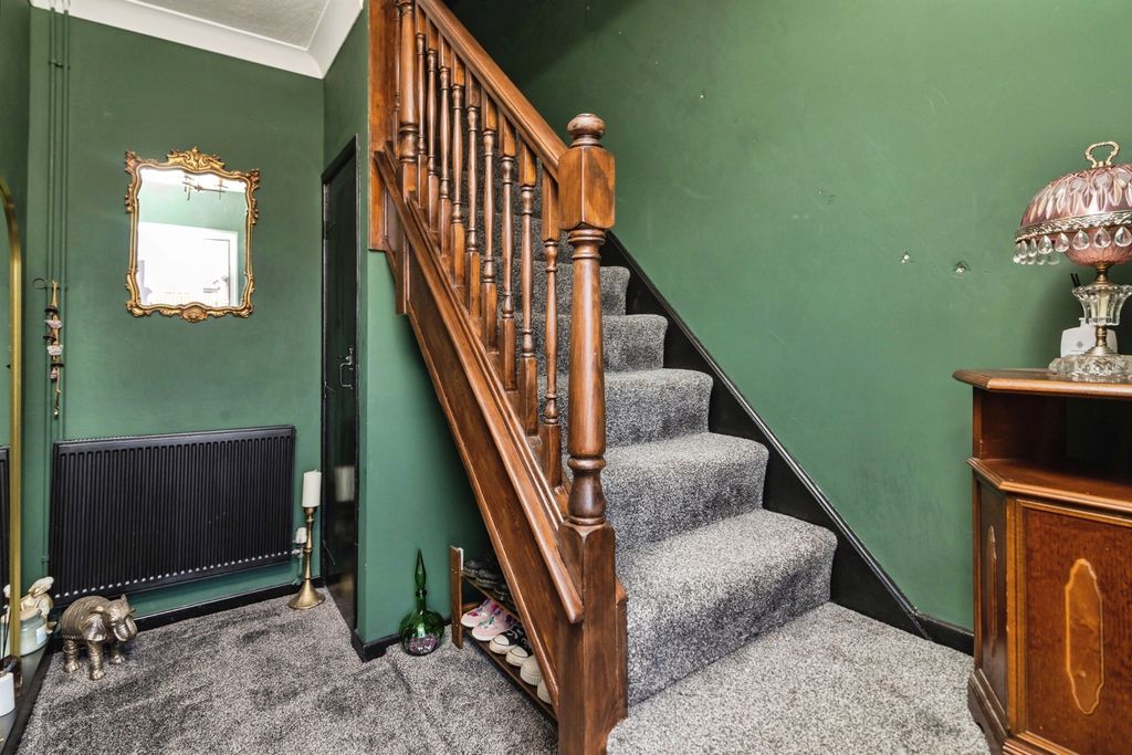 Property photo 2 of 25