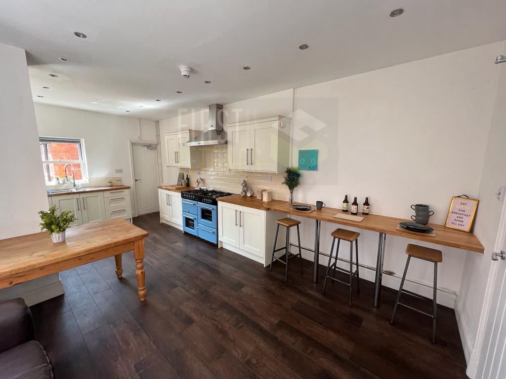 Property photo 1 of 12 Photo 13