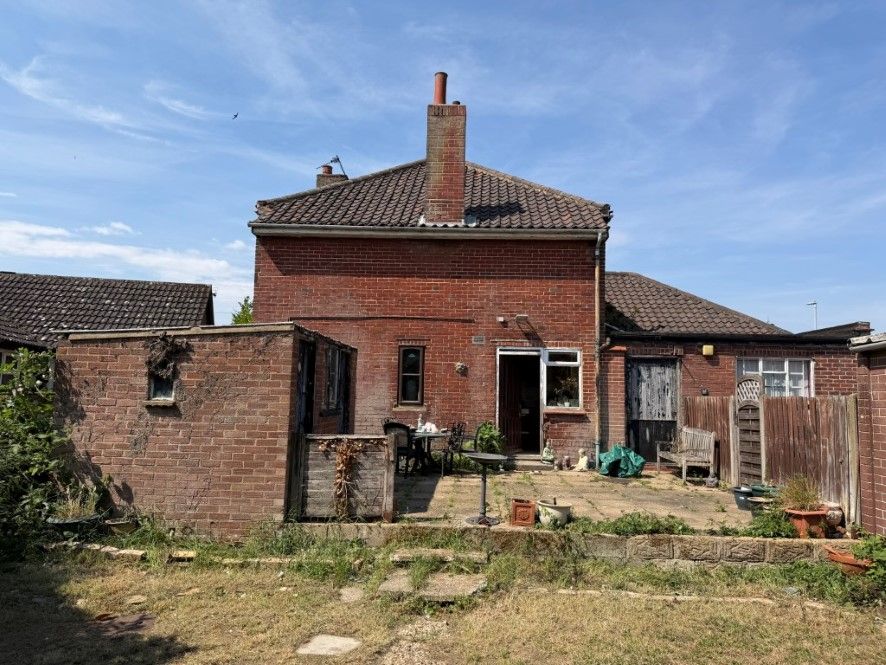 Property photo 2 of 31