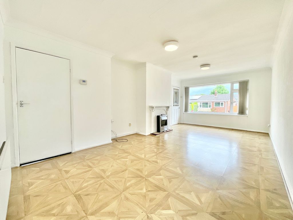 Property photo 2 of 32