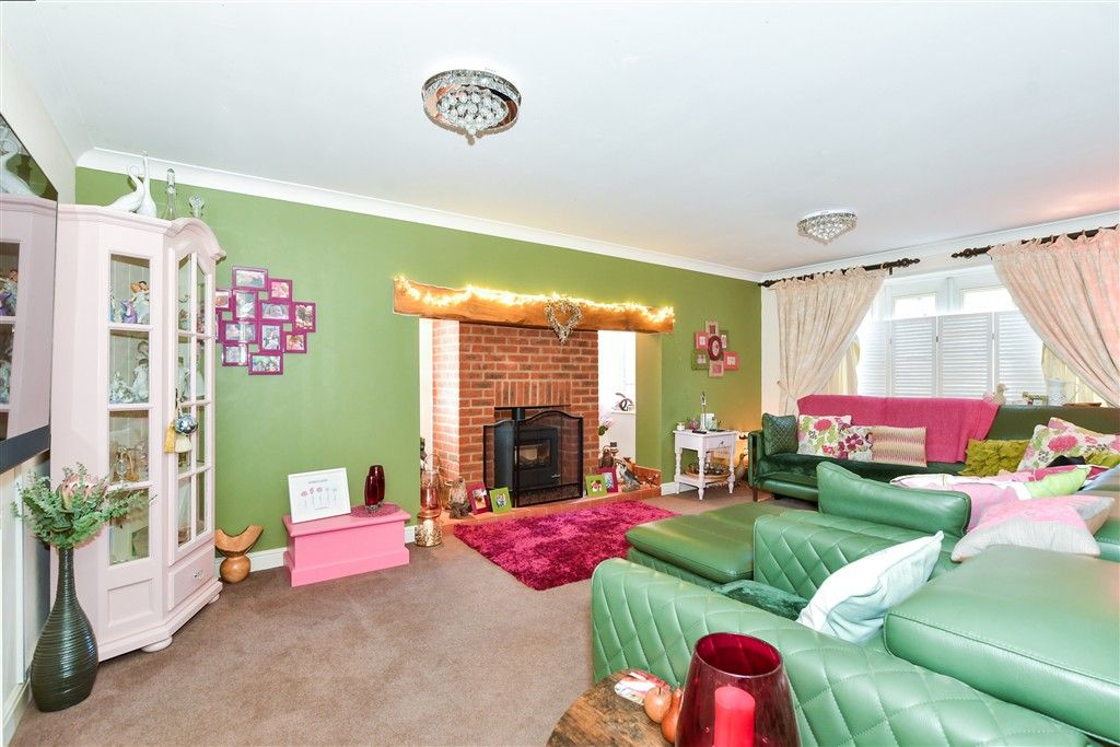 Property photo 1 of 17 Lounge