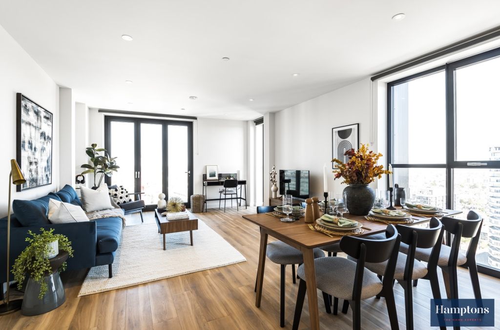 Property photo 2 of 12 2102A (16)