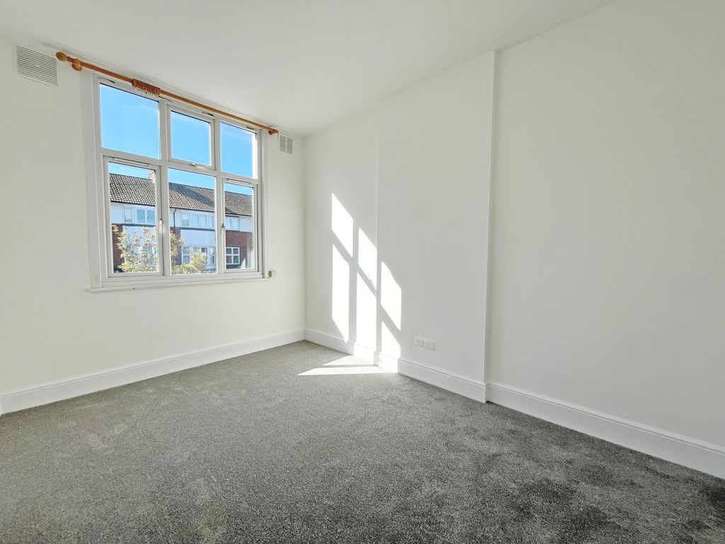Property photo 3 of 7 Gallery