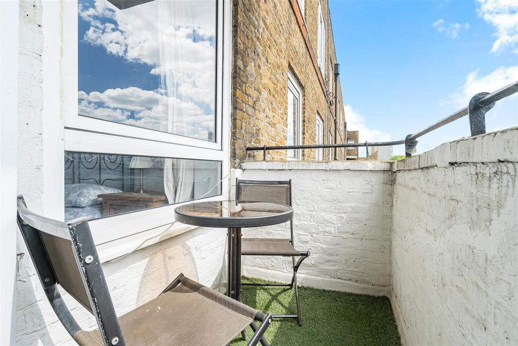 Property photo 3 of 19 Balcony