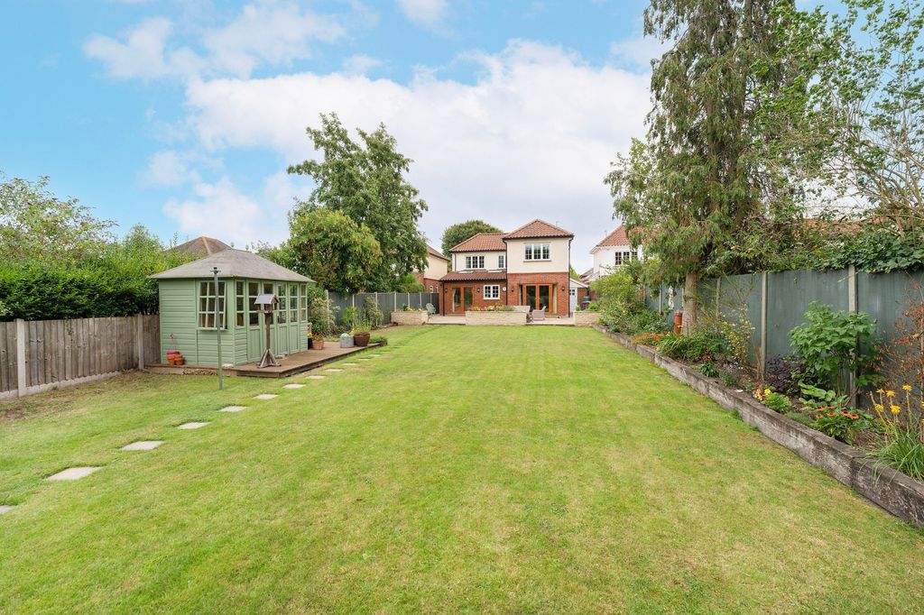 Property photo 2 of 27
