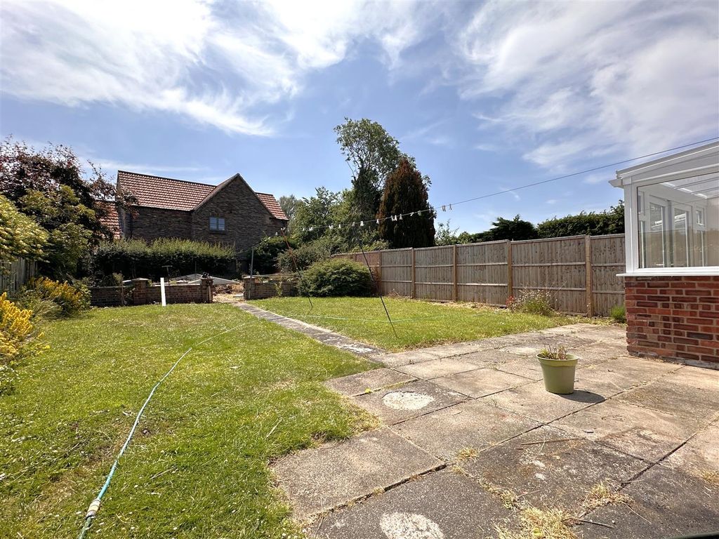 Property photo 3 of 19 Large Rear Garden 089