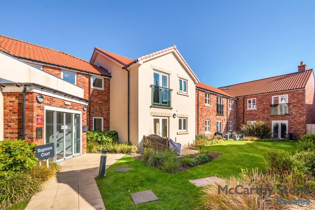 Property photo 1 of 38 8644454-Exterior08.Jpg