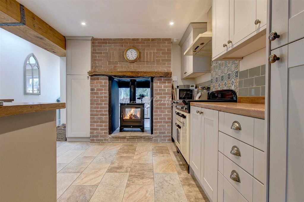 Property photo 3 of 33