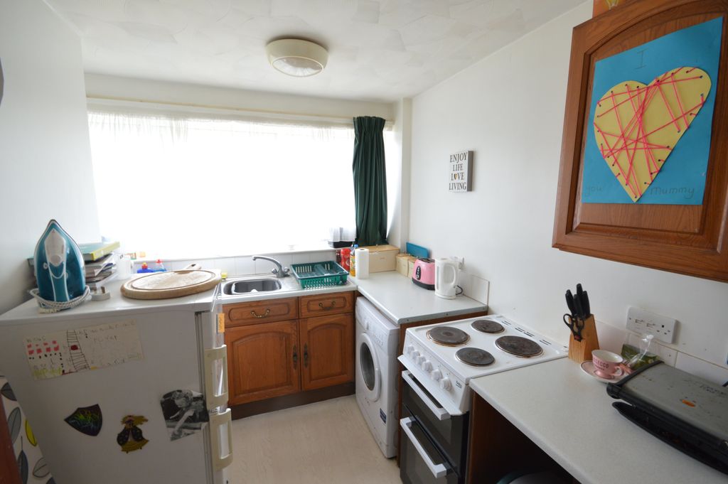 Property photo 2 of 5 Kitchen