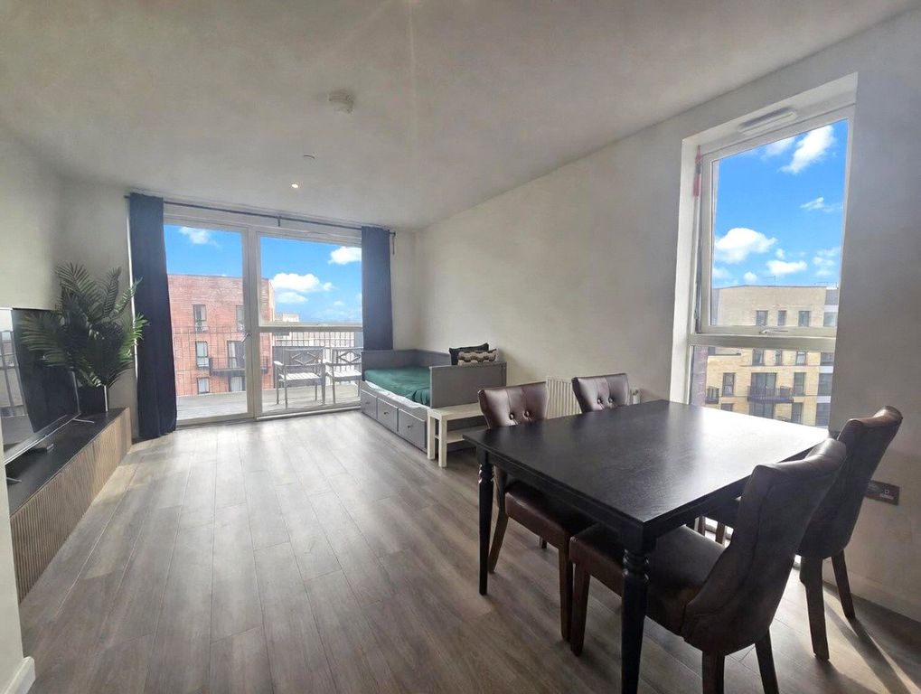 Property photo 3 of 11 Lounge