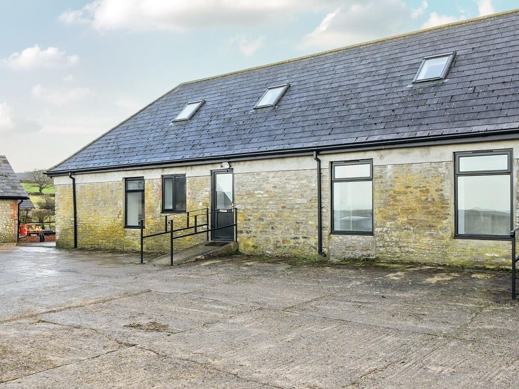 Property photo 1 of 10 1388777-20-694921d2c0Bf9 .Jpg