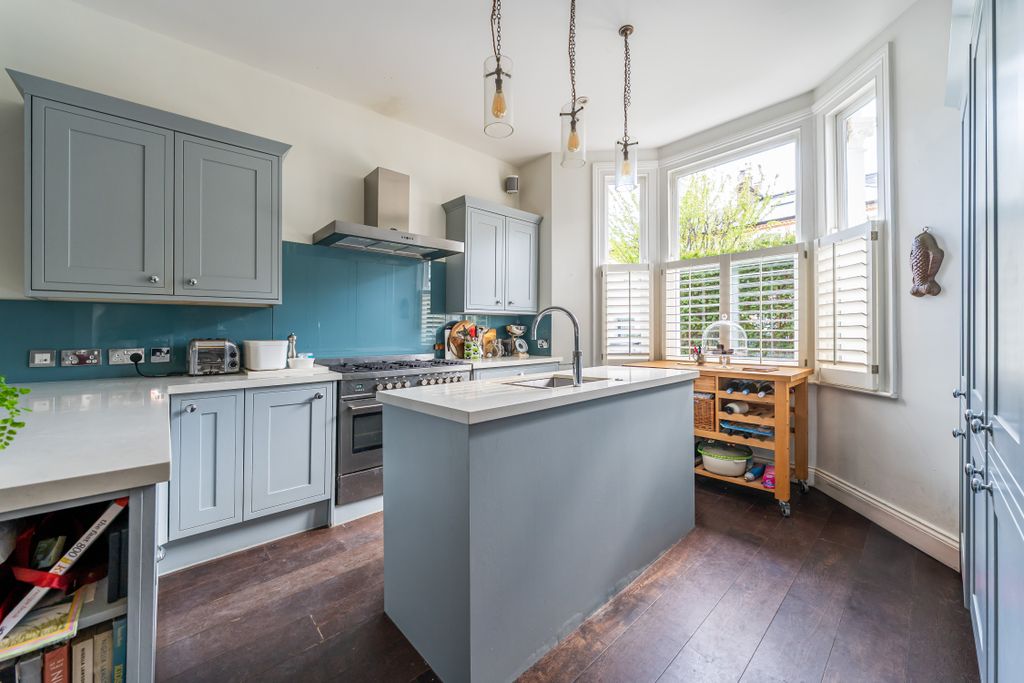 Property photo 2 of 25