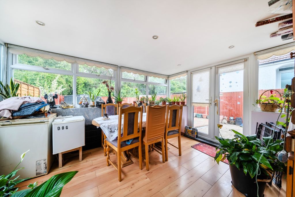 Property photo 3 of 19 5156373