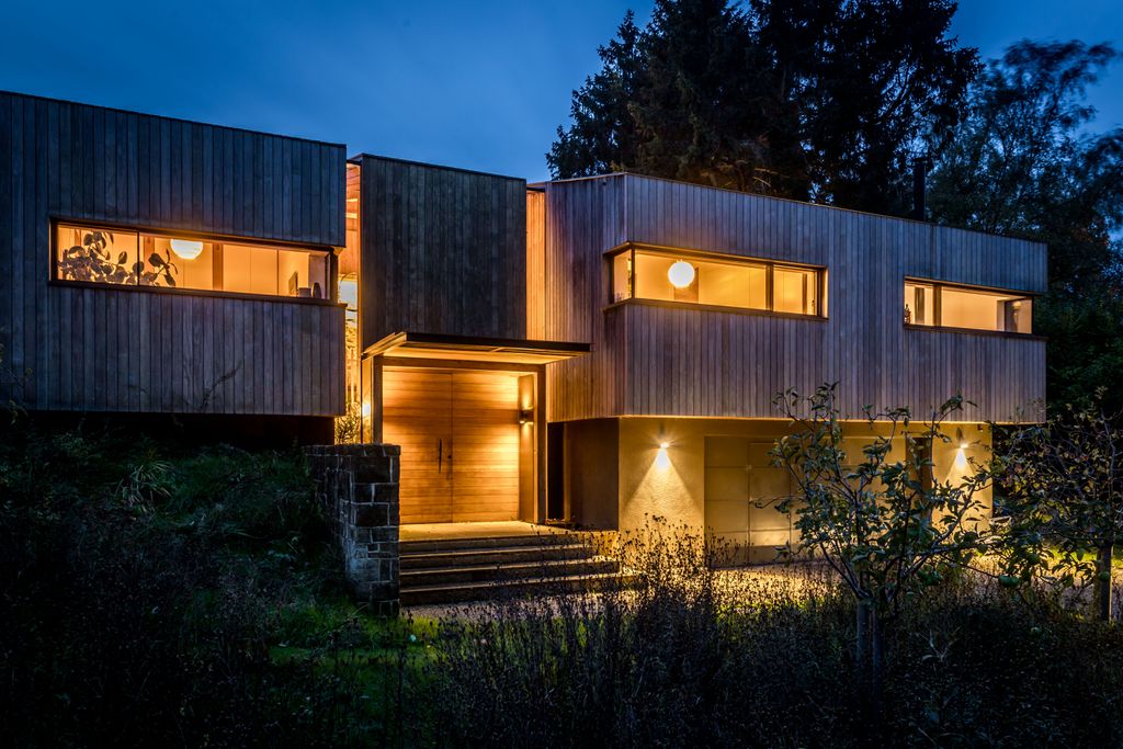 Property photo 1 of 27