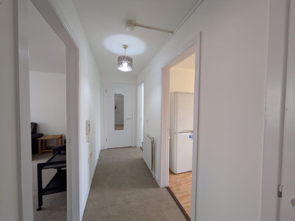 Property photo 2 of 9 Hallway