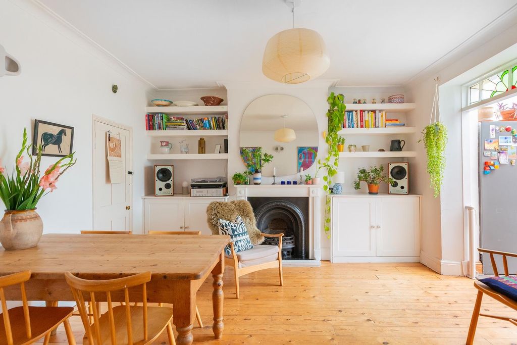 Property photo 3 of 28 2N5Bfs - Dining Room G.Jpg