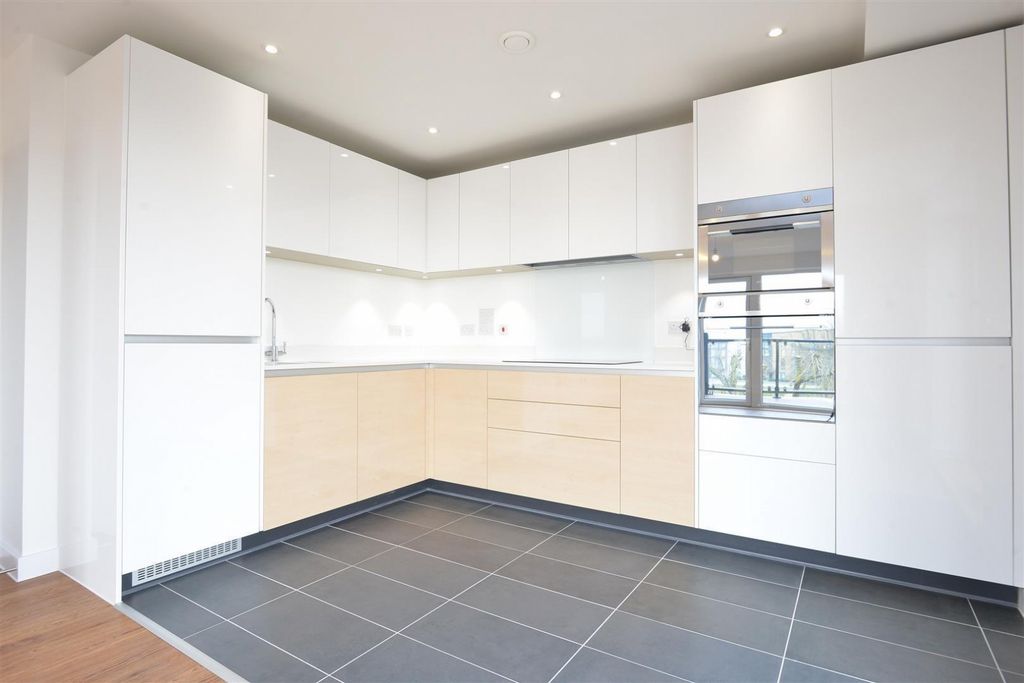 Property photo 1 of 11 Kitchen