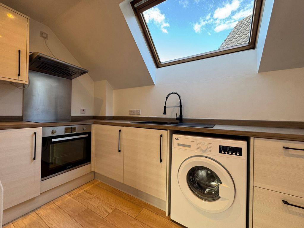 Property photo 1 of 8 2 Bed Maisonette