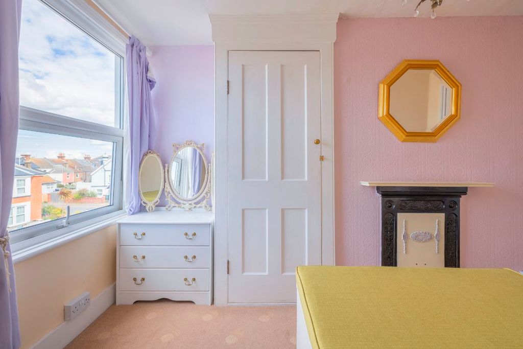 Property photo 3 of 25