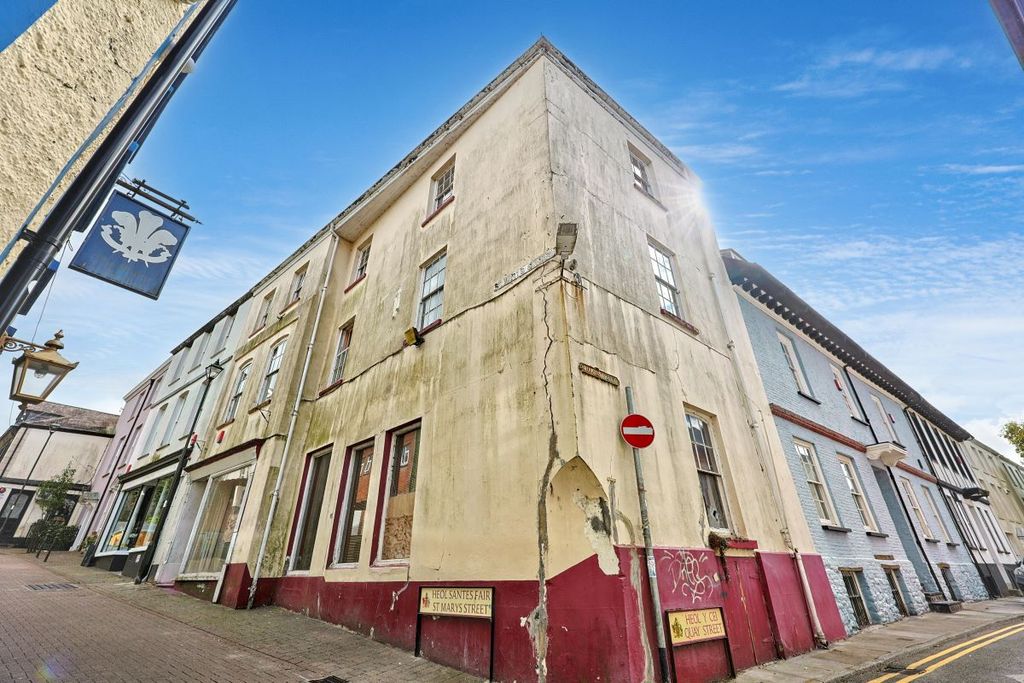 Property photo 2 of 16