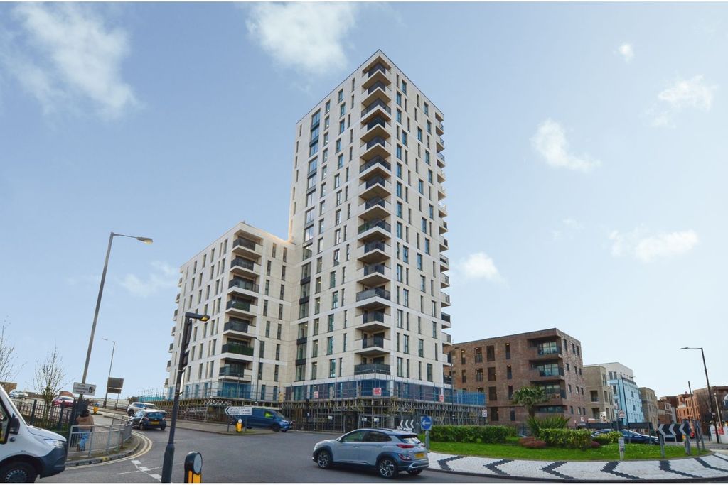 Property photo 2 of 20